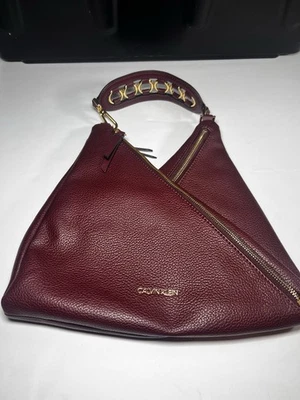 Cartera HOBO Calvin Klein Geo Rocky Road en rojo/ruibarbo/burguesa estilo moda Foto 1 de 4