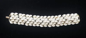 LISNER white leaf bracelet clasp thermoset gold tone MCM hard to find - Picture 1 of 6