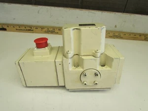 MOOG J661D103 HYDRAULIC SERVO VALVE , SER# - J0157 , GOOD TAKEOUT! MAKE OFFER! - Picture 1 of 4