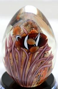 Charming ORIENT & FLUME Elliptical Clown Fish AQUARIUM Art Glass PAPERWEIGHT - Imagen 1 de 7