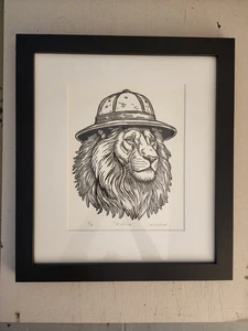 Linolschnitt handgezogen Druck Löwe Safari Hut mit dem Titel "Mufasa" gerahmt - Bild 1 von 10