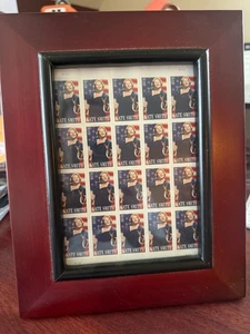 Kate Smith Commemorative Stamps Sheet of 20. Kept behind glass in a frame (incl) - Picture 1 of 3