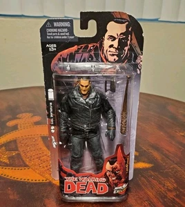 The Walking Dead fumetto Negan con personaggio Lucille Skybound esclusivo giocattoli McFarlane - Foto 1 di 3