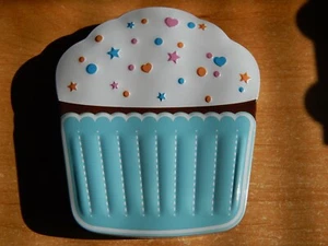 AMAZON CUPCAKE BIRTHDAY GIFT CARD TIN EMPTY NO CARD JUST CUTE TIN FREE SHIPPING - Picture 1 of 4