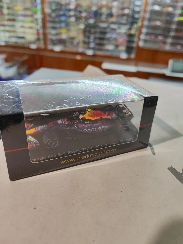 1/64 SPARK-MODEL RED BULL - F1 RB19  #  11 3rd LAS VEGAS USA GP 2023 S.Perez - Immagine 1 di 1