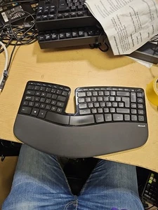 Microsoft Sculpt Ergonomic Keyboard - UK Layout - NO DONGLE - SPARES/REPAIR. - Picture 1 of 11