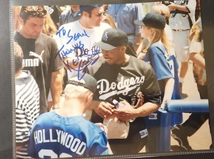 Jazzgitarrist, Kevin Ewbanks, (tragt das Dodgers Trikot) 8x10 Autogrammfoto - Bild 1 von 1