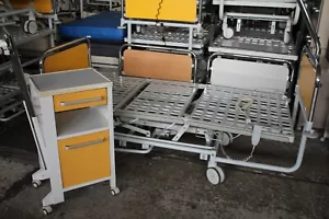 Vauth Sagel Pflegebett Krankenbett Krankenhausbett mit Nachttisch und Galgen - Bild 1 von 7