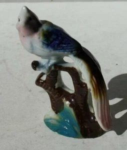 Estatuilla de pájaro rama de árbol de loro cerámica porcelana pintada a mano hecha en Japón -- - Imagen 1 de 1