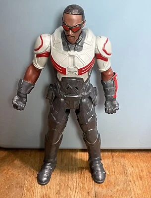 Figura de acción parlante Marvel Titan Hero Series Falcon 12" 2015 (sin alas) suelta Foto 1 de 4