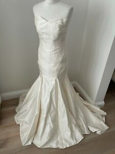 Lovely silk taffeta wedding dress by Mojgan Bridal Couture size 8 good condition