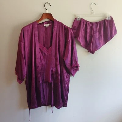 Conjunto de 3 piezas de bata camisola y pantalones cortos de satén Linea Donatella talla pequeña púrpura Foto 1 de 4