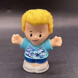 FP Little People Barbie Ken blond blau Camo Shirt Mattel 2023 - Bild 1 von 6