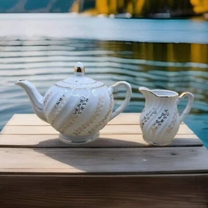 Juego de tetera y crema dorada sobre blanca vintage hecha en Japón  - Imagen 1 de 18