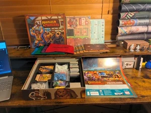 Neu Open Box Meeples & Monster mit vier Türmen & Solo-Modus Brettspiel - Bild 1 von 10