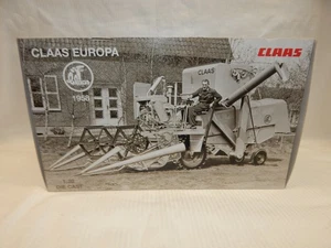 UNIVERSAL HOBBIES CLAAS EUROPA COMBINE 246 220.0 DEALER ISSUE MIB  1:32 SCARCE - Picture 1 of 11