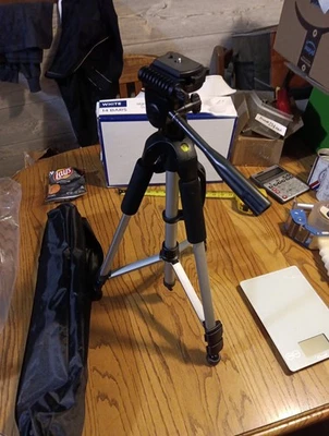 Trípode ajustable Digital Concepts 55" con ventana nivelada y estuche de transporte.  Foto 1 de 4