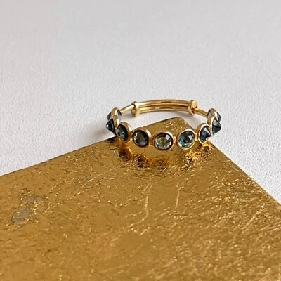 Bisel de oro amarillo de 18 quilates redondo zafiro azul aniversario banda anillo ajuste Foto 1 de 4