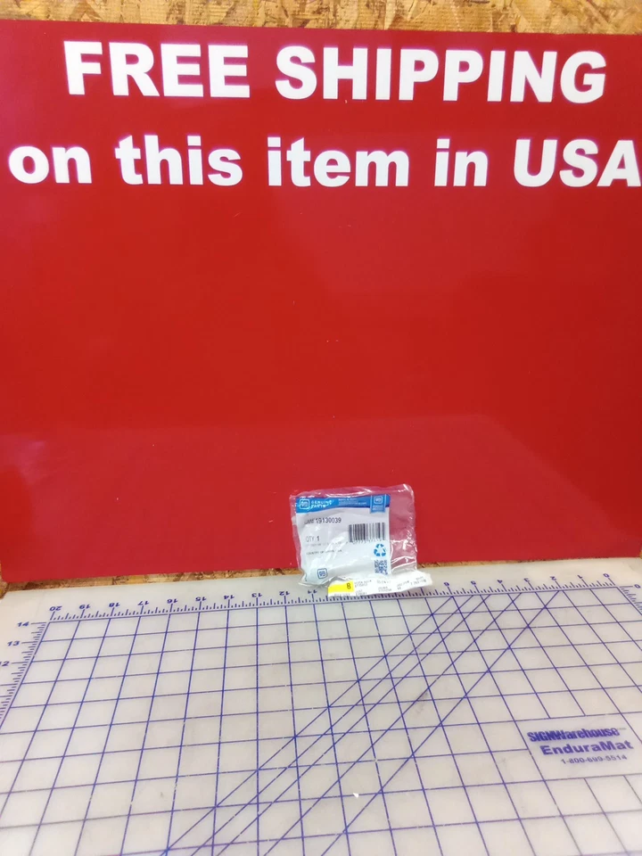 Conector de línea de enfriador de fluido de transmisión automática GM 19130039 piezas originales nuevo antiguo... Foto 1 de 4