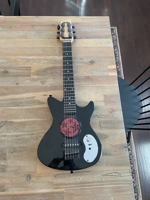 First Act Discovery 30” Black Mini Strat Style Electric Guitar Built-in Speaker - Image 1 of 4