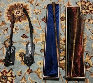 Konvolut mit 4 Harry Potter Zauberstäben (Minerva, Bella, Ron Weasly, Hermine) - Bild 1 von 7