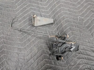 1968 1969 Riviera Complete Hood Release Assembly Latch Pull Handle Buick - Foto 1 di 9