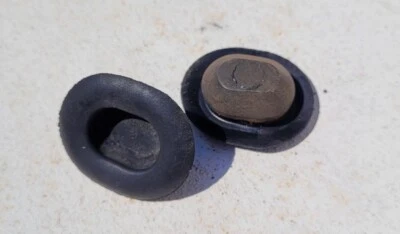 2001-2024 JEEP GRAND CHEROKEE ЗАДНЯЯ ДВЕРЬ КУЗОВА ВИЛКИ GROUMET 5841804440294 - Изображение 1 из 4