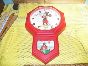 Vintage WELBY "Disney's Mickey Mouse" Schulhaus elektrische Wanduhr - FUNKTIONIERT - Bild 1 von 9