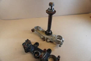 Suzuki DR250 S DR 250 SJ44A 1991 MODELO Juego de pinzas yugos horquilla dañadas - Imagen 1 de 13