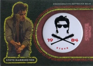 Stranger Things Upside Down: VP-BS Steve Red Button Pin Relic Card #22/50 - Bild 1 von 1