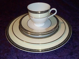 Medard de Noblat Limoges Francia Madison Juego de 5 piezas Plato de ensalada de cena etc - NUEVO - Imagen 1 de 10