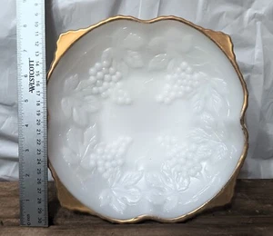 1960s Vintage Milk Glass "Grape Bunch" Bowl - Picture 1 of 5