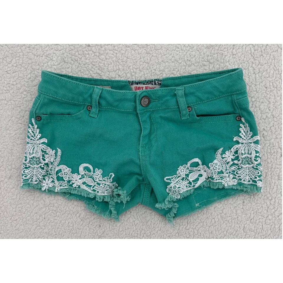 Pantalones Cortos Denim Hot Kiss Verde Turquesa con Ribete de Encaje Blanco Talla 4 Foto 1 de 4