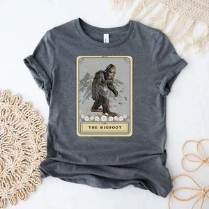 Camisa de cartas del tarot Bigfoot - Imagen 1 de 20