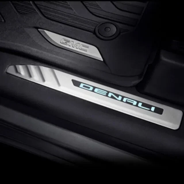 Placas de soleira de porta iluminadas GMC Sierra 2022-2026 85527846 com roteiro Denali fabricante de equipamento original - Imagem 1 de 1
