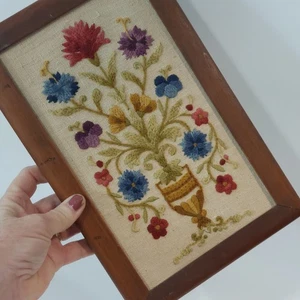Crewel Vintage Ricamo Floreale Wall Art Lana Cuciture Boho Cottage Decor... - Foto 1 di 9