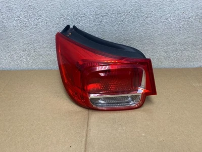 Luz trasera lateral izquierda conductor Chevrolet Malibu 2013-2015 OEM U9663 DW sin LED Foto 1 de 4