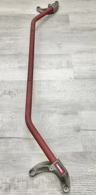 Красный передний кронштейн стойки Perrin для Subaru 2008-2021 Subaru WRX и 2008-2021 STI - Изображение 1 из 3