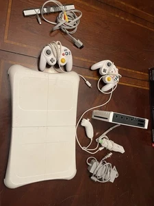 Working Nintendo Wii - Picture 1 of 6