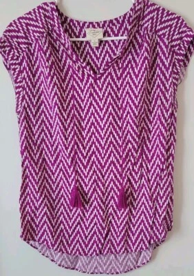 St. Johns Bay Womans Sz S Chevron Print Vneck Purple White Top Lightweight Foto 1 de 4