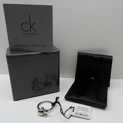 NUEVO CON ETIQUETAS ANILLO GIRATORIO DE PLATA CALVIN KLEIN TALLA 8 PRECIO DE VENTA SUGERIDO POR EL FABRICANTE $110 Foto 1 de 4
