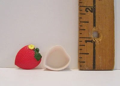 RE-MENT MINIATURE STRAWBERRY DISH OPENS 1/6 DOLL LITTLES ACCESSORY RETIRED - Image 1 of 2