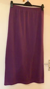 WEEKENDERS STRAIGHT LONG SKIRT IN PLUM SIZE L/G - Picture 1 of 2