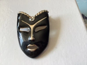 Black Diamanté Broach Enamel Mardis Gras Mask Film Theme Stunning Design Unisex - Picture 1 of 3