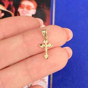 10KT Gelbgold WINZIG Minigröße detailliert Kruzifix Kreuz Anhänger Charm NEU 18MM - Bild 1 von 4