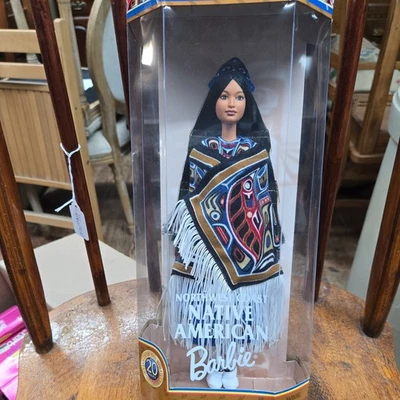 Bonecas Barbie nativas americanas da Costa Noroeste 1999 do mundo - Imagem 1 de 4