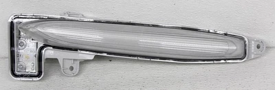 Lámpara antiniebla LED lateral derecha del pasajero OEM para Toyota Corolla sedán falta pestaña Foto 1 de 4