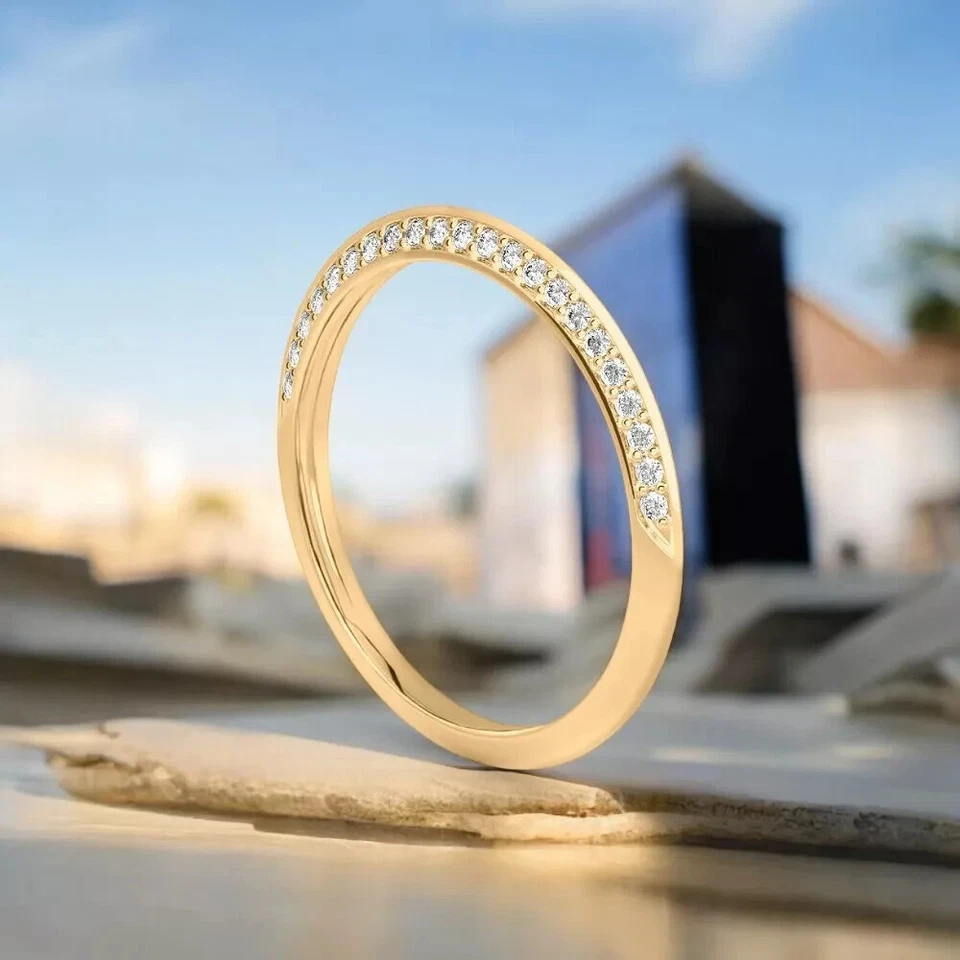 Banda de eternidad de diamantes de corte redondo cultivada en laboratorio de 0,44 quilates de oro amarillo de 14 quilates Foto 1 de 2