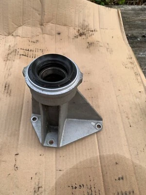 Carcasa de soporte de eje derecho pasajero delantero BMW 2000-2006 X5 4,4 L M62 genuina Foto 1 de 4