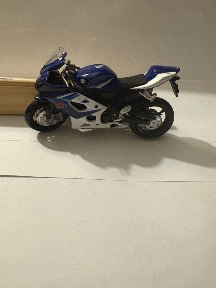 Maisto & Suzuki Motorcycles Preowned - Image 1 of 4